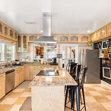 Four Different Options At One Great Location-- 1 - Spacious 3 Bed 2 Bath House Or 2- 2Nd Floor 2 Bed 1 Bath Guesthouse Or 3- 1St Floor Studio Or 3- A Tiny Home Rv Τάμπα Εξωτερικό φωτογραφία