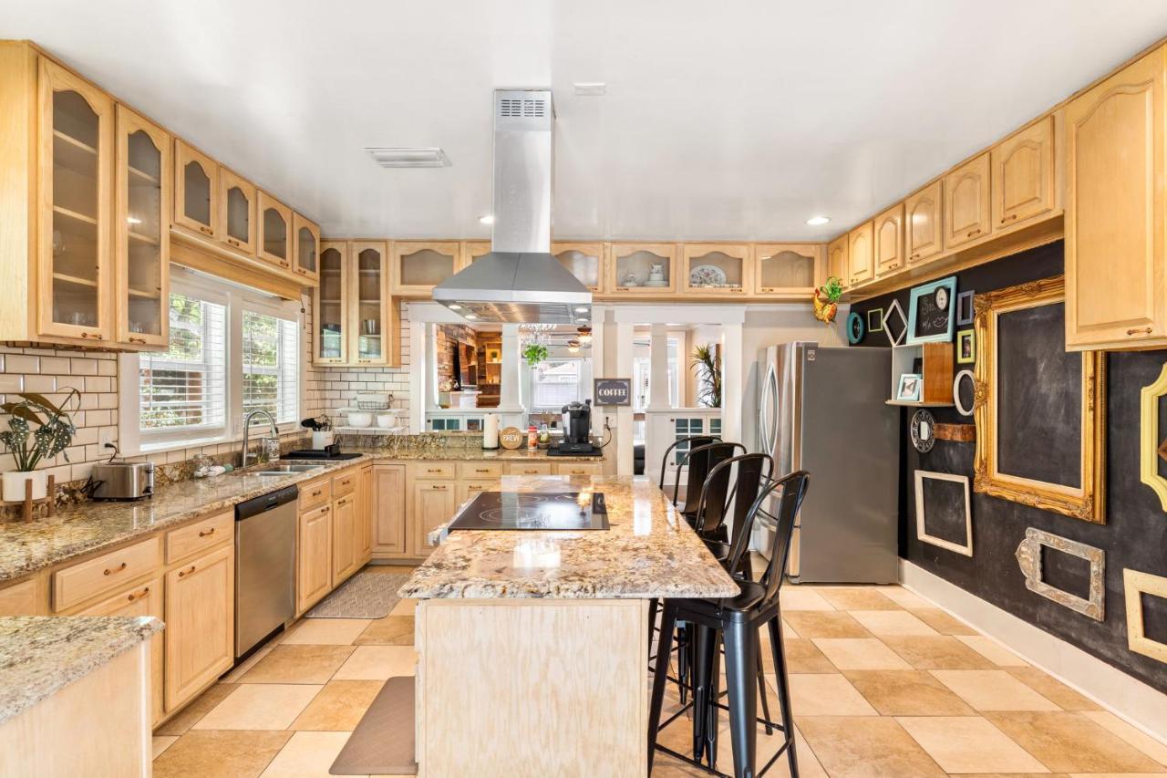 Four Different Options At One Great Location-- 1 - Spacious 3 Bed 2 Bath House Or 2- 2Nd Floor 2 Bed 1 Bath Guesthouse Or 3- 1St Floor Studio Or 3- A Tiny Home Rv Τάμπα Εξωτερικό φωτογραφία