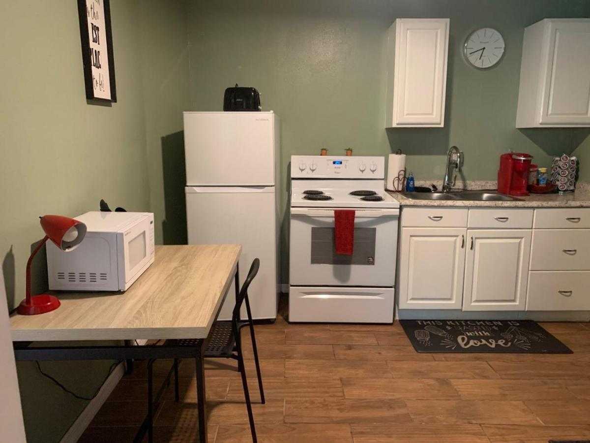 Four Different Options At One Great Location-- 1 - Spacious 3 Bed 2 Bath House Or 2- 2Nd Floor 2 Bed 1 Bath Guesthouse Or 3- 1St Floor Studio Or 3- A Tiny Home Rv Τάμπα Εξωτερικό φωτογραφία